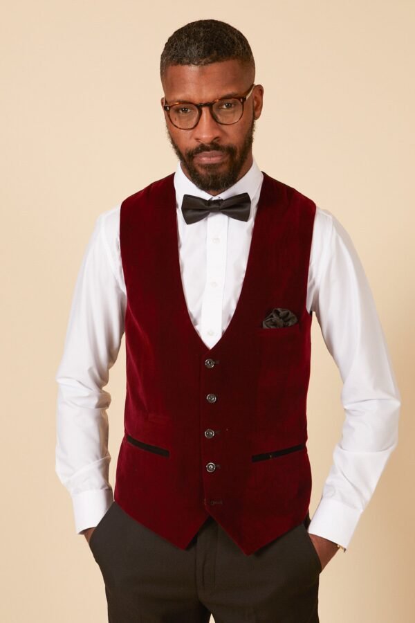 'I'm A Celebrity Get Me Out Of Here' 2022 Runner Up Owen Warner in HUDSON Wine Velvet Blazer & Waistcoat - Image 12